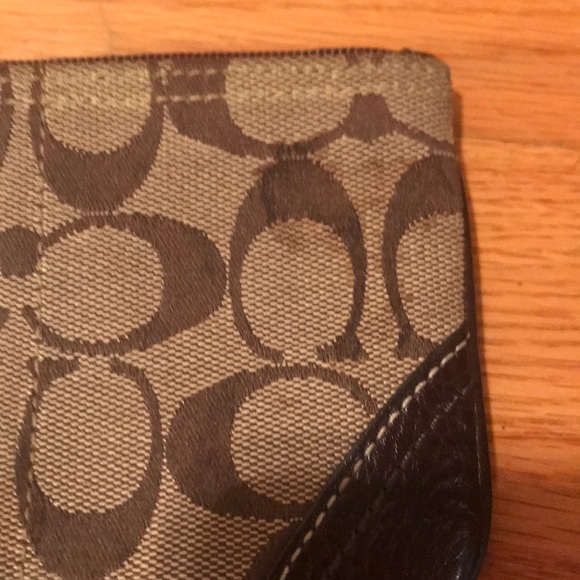 Coach wristlet - Picture 3 of 3